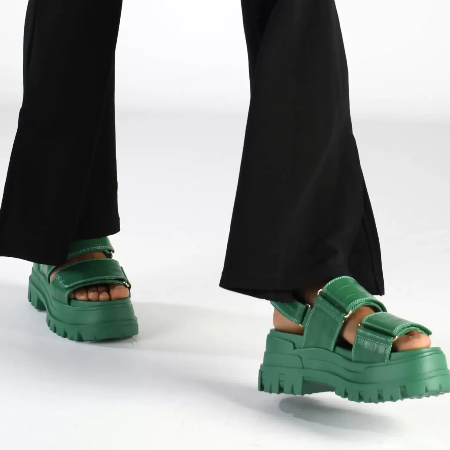 Cheap BUFFALO Aspha Snd Sandales A Plateforme Veganes Vert