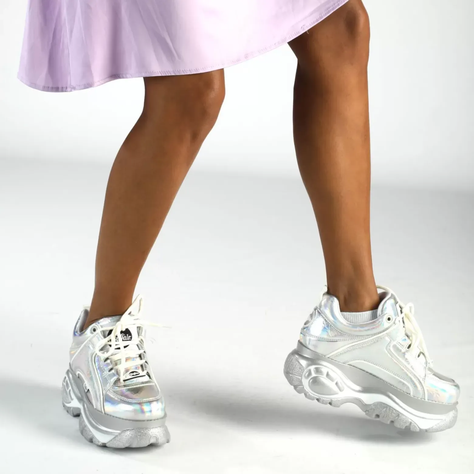 Cheap BUFFALO Classic Baskets Basses Veganese Holographique Argent