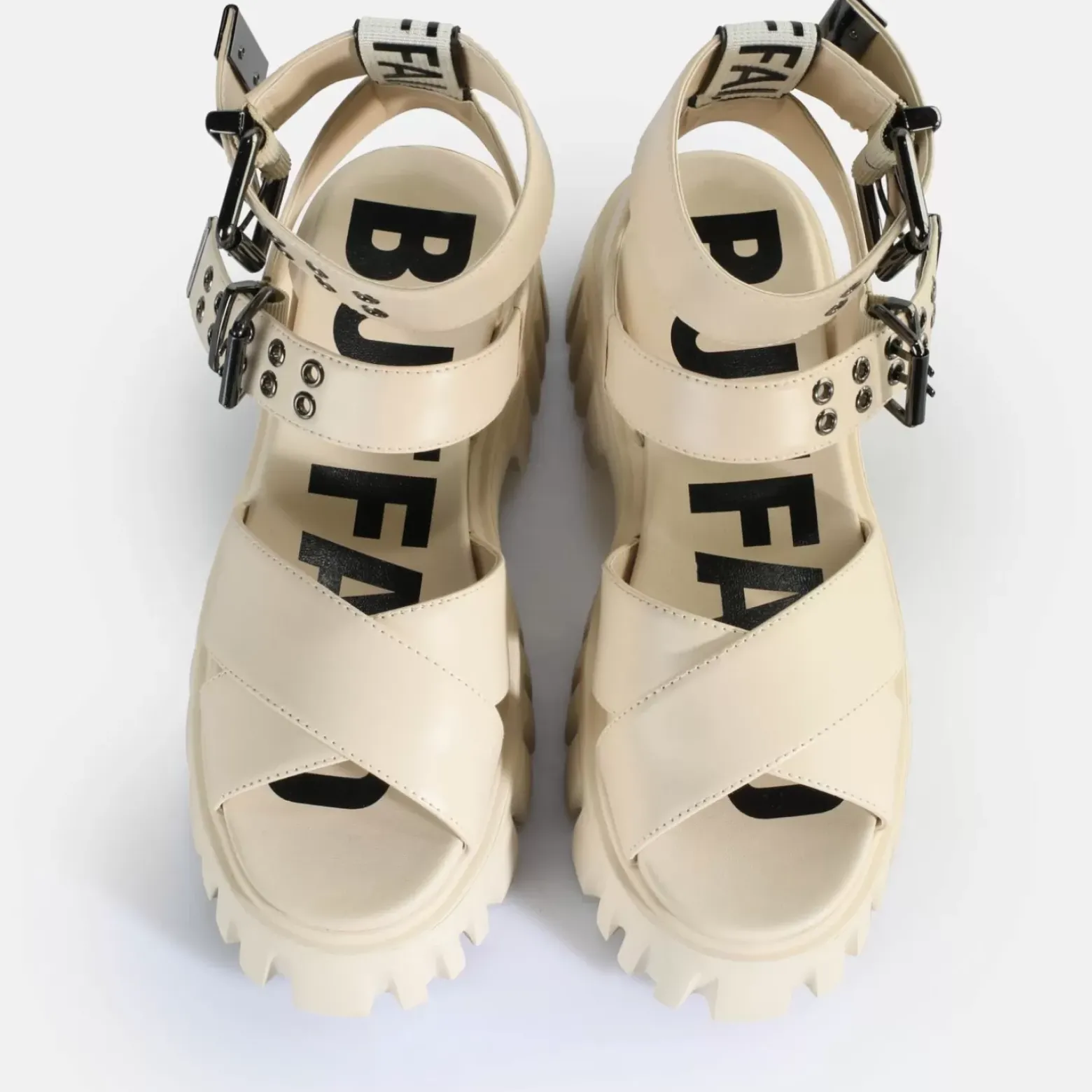 Shop BUFFALO Lion Choker Sandales A Plateforme Veganes Creme