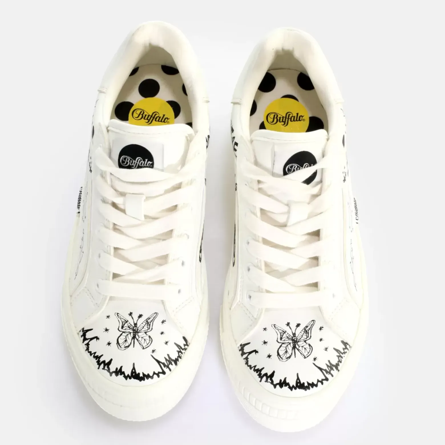 Outlet BUFFALO Paired Laceup Lo Baskets Basses Vegan Graffiti Blanc