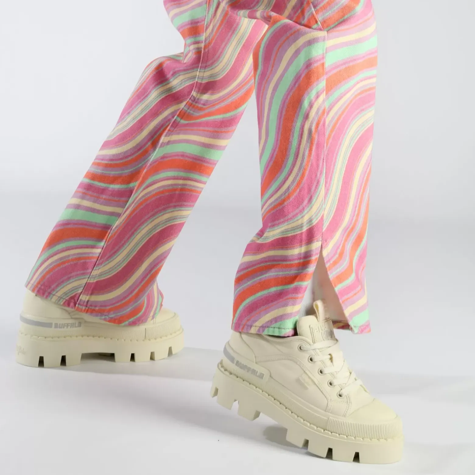 Fashion BUFFALO Raven Lo Baskets Basses Vegan Creme