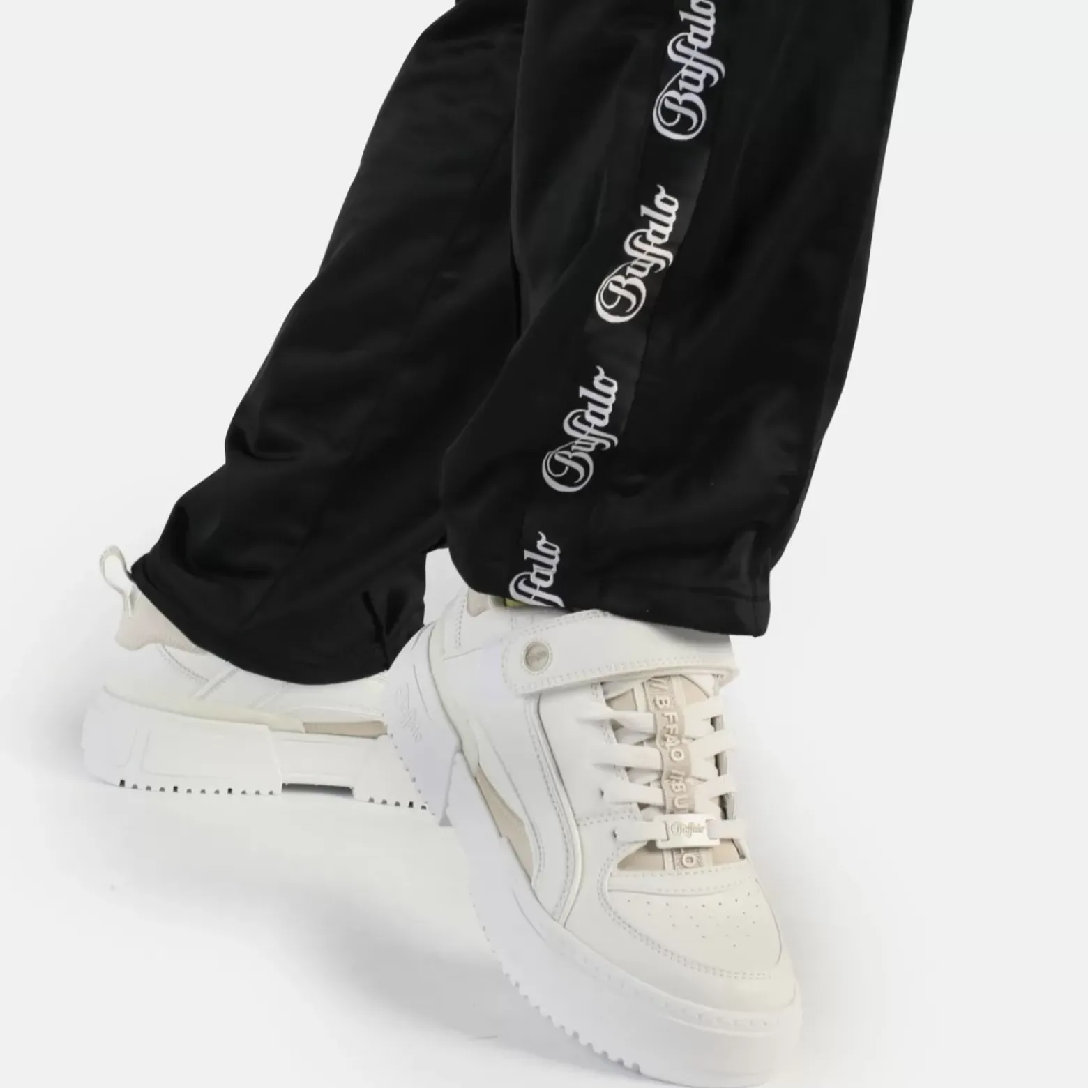 Shop BUFFALO Rse Velc Baskets Basses Vegan Blanc